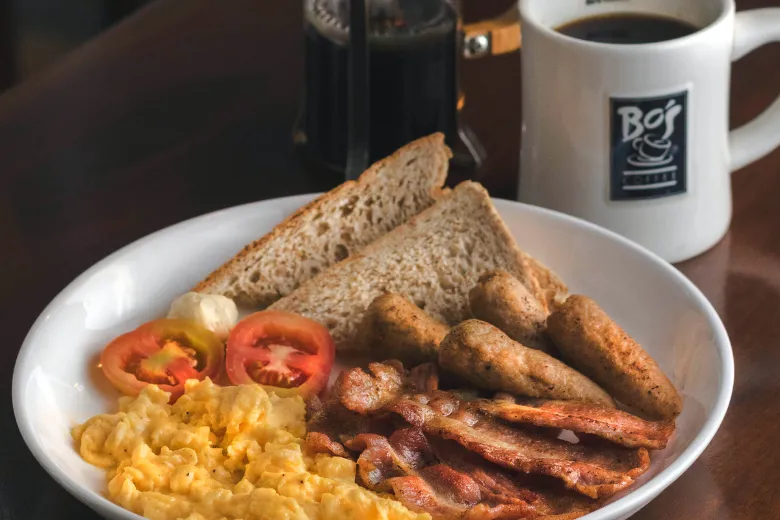 Find out: what is the ideal time to eat breakfast in the morning?